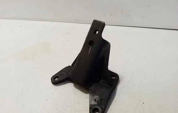 Mitsubishi Pajero Engine mounting bracket