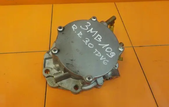 Land Rover Range Rover Evoque L538 Vacuum pump 704483130