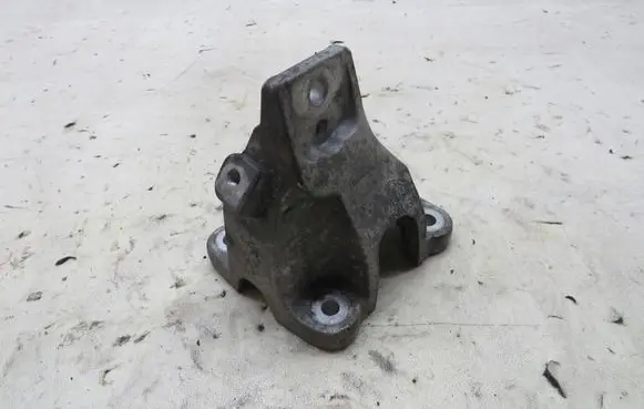 Jaguar XF X260 Engine mount vacuum valve 