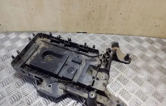 Volkswagen Caddy Battery tray 1K0915333H