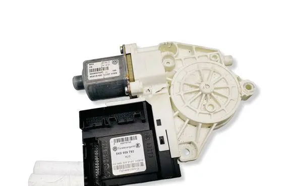 Volkswagen Tiguan Front door window regulator motor 5K0959792