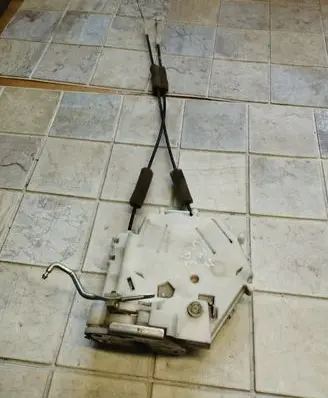 Honda FR-V Rear door lock