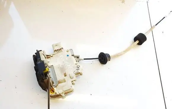 Audi A6 S6 C6 4F Front door lock 4f1837015