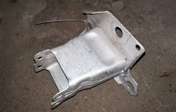 Renault Modus Front bumper mounting bracket 8200104186D