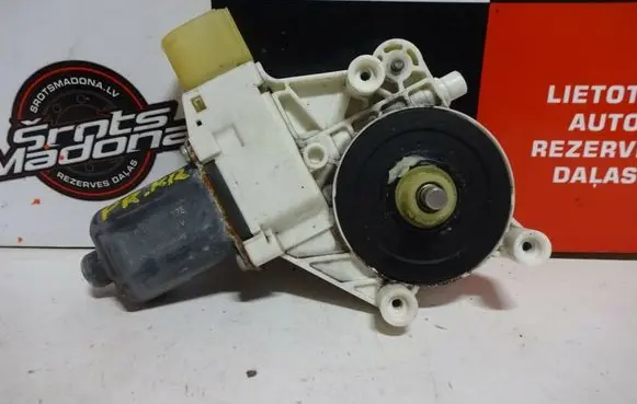 BMW 1 E81 E87 Front door window regulator motor 6927027
