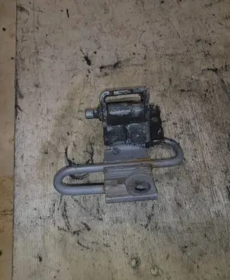 Audi A6 S6 C6 4F Front door lower hinge 8E0831411B
