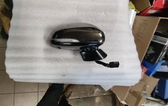 KIA Stinger Front door electric wing mirror 8F121408