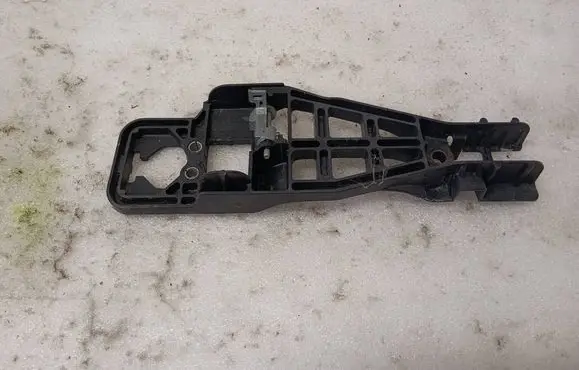 Dodge Durango Front door exterior handle/bracket 04589887AD