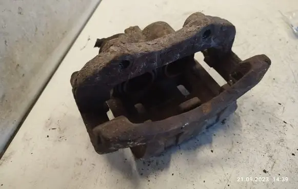 Nissan X-Trail T30 Front brake caliper