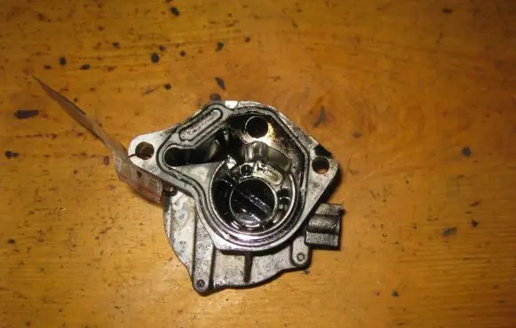 Renault Megane I Vacuum pump