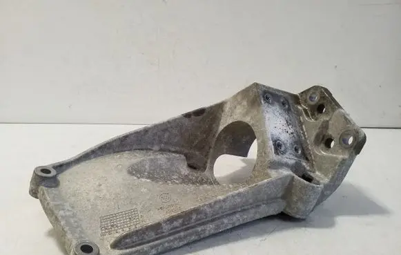 Volvo XC90 Engine mounting bracket 31370633