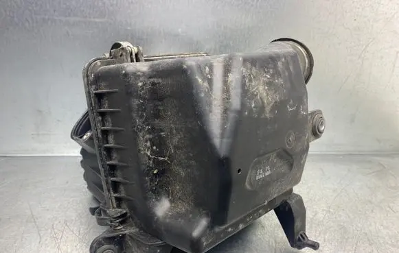 KIA Ceed Air filter box 281101H250