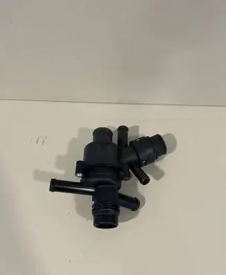 Jaguar F-Pace Thermostat/thermostat housing AH22-8K515-AA