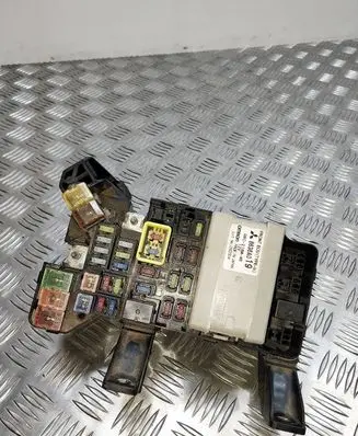 Mitsubishi Pajero Fuse module 8638A019 09Z0D4 G8C218M4B