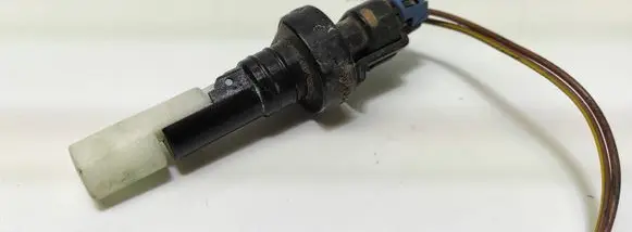 Opel Omega B2 Windshield washer fluid level sensor 90343056