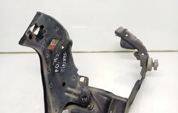 Mercedes-Benz E W211 Headlight/headlamp mounting bracket A1298172820