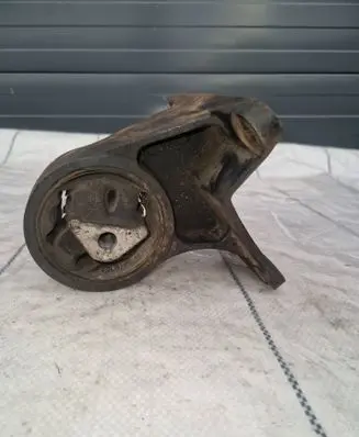 Engine mount bracket