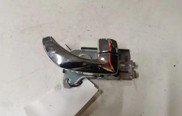 KIA Sorento Front door interior handle 6112