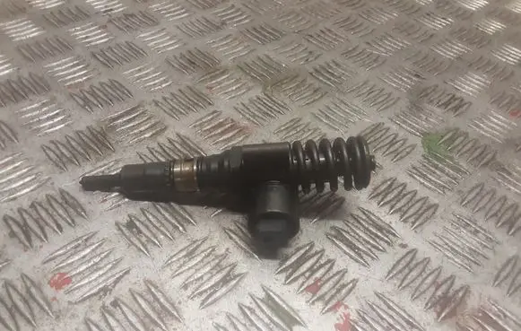 Audi A4 S4 B7 8E 8H Fuel injector 03G930073G