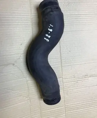 Opel Zafira B Intercooler hose/pipe 55557037