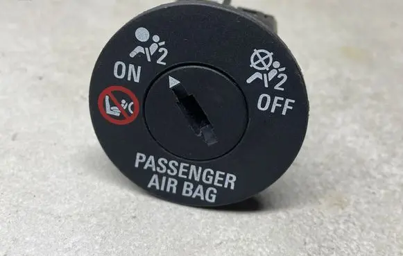 Opel Insignia A Passenger airbag on/off switch 13577258