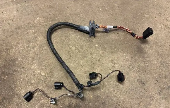 BMW 3 E90 E91 Fuel injector wires 850779806 EMB92Z1