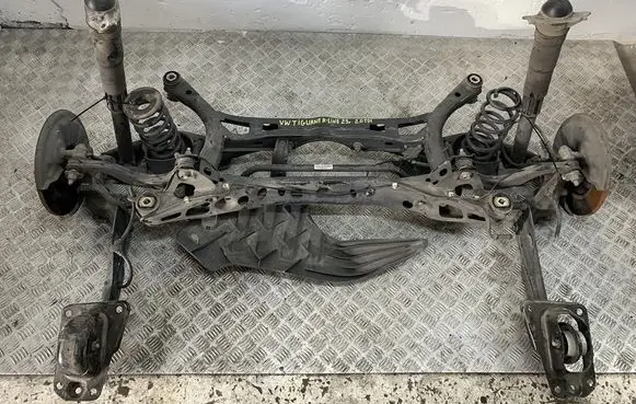Volkswagen Tiguan Rear axle beam with reductor 