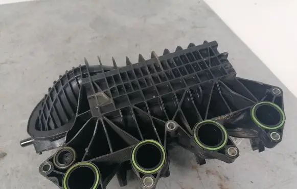 Volkswagen Golf VI Intake manifold 03F145749B