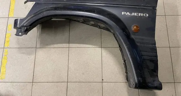 Mitsubishi Pajero Fender