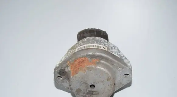 BMW 5 E60 E61 Engine mount bracket 6774620 22116770726 22116774620