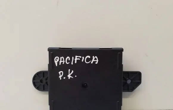 Chrysler Pacifica Door control unit/module 68316561AA 2841584908300 TLX3A0716005CB