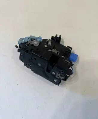Volkswagen Golf Cross Rear door lock 7L0839015D