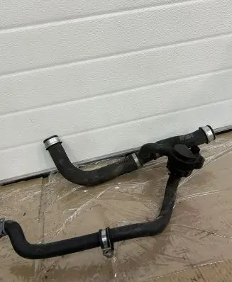 Mercedes-Benz E W211 Engine coolant pipe/hose A2115017582 F402