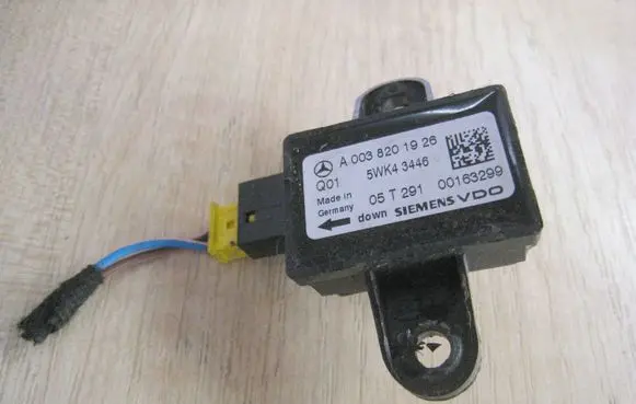 Mercedes-Benz S W221 Airbag deployment crash/impact sensor A0038201926