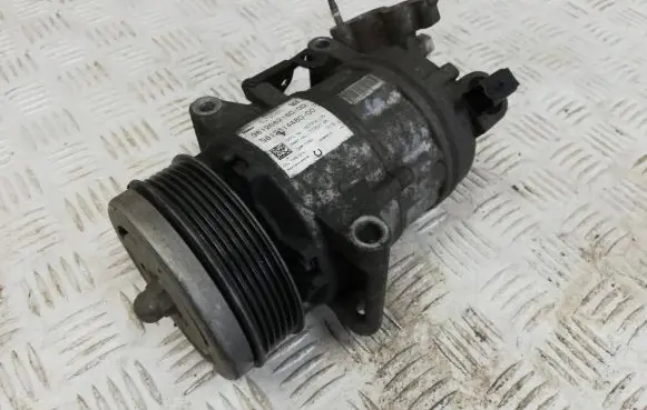 Peugeot 308 Air conditioning (A/C) compressor (pump) 9812682180