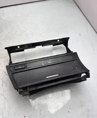 BMW 3 E46 Car ashtray 307090100 307110100 8202178