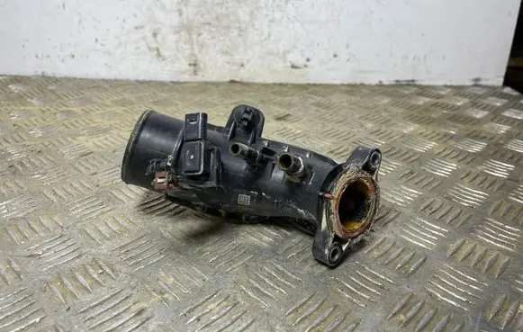 Nissan Qashqai Turbo air intake inlet pipe/hose 165767385R