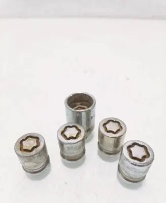 Jaguar XF X250 Anti-theft wheel nuts and lock 