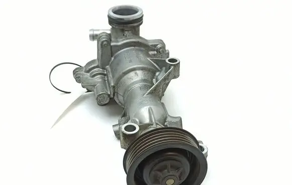 Mercedes-Benz CLA C117 X117 W117 Water pump A1332000001