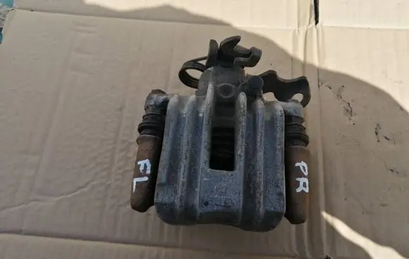 Volkswagen PASSAT B5.5 Rear brake caliper