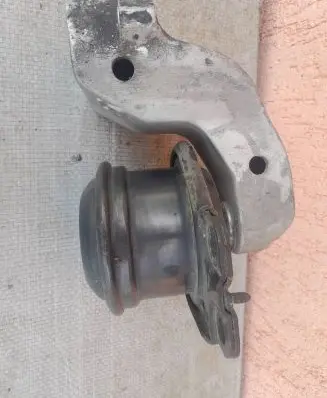 Volvo V70 Engine mount bracket 30611472 3618312
