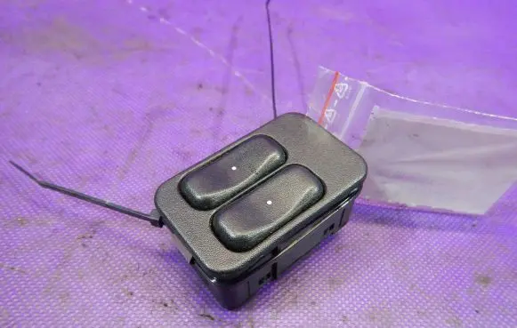 Opel Astra G Quarter vent window switch 90561086