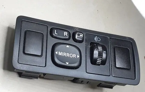 Toyota Avensis T250 Wing mirror switch 8415205051 183575