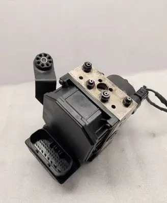 BMW 5 E39 ABS Pump 6758971 0265950002 34516758969