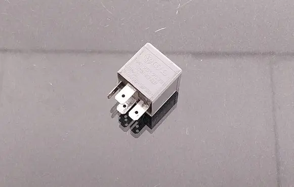 Volkswagen Touareg I Other relay 141951253B