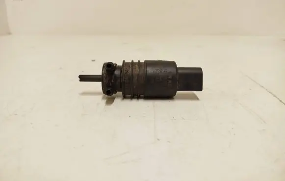Volkswagen Touran I Windscreen/windshield washer pump 1T0955651A