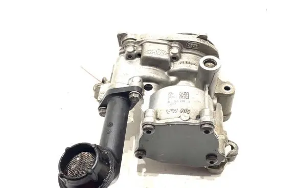 Volkswagen PASSAT B8 Oil pump 04L145208H
