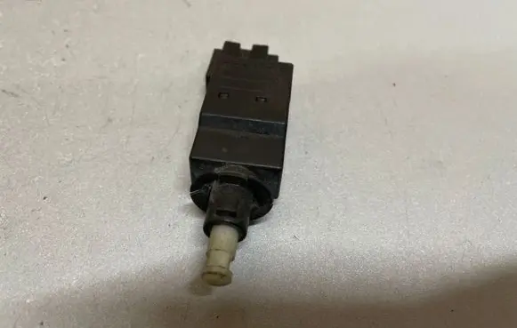 Mercedes-Benz E W211 Brake pedal sensor switch 0015454009