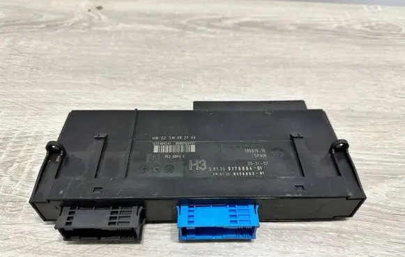 BMW 3 E90 E91 Central body control module 9176880 9080120137 632101247