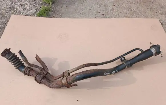 Honda FR-V Fuel tank filler neck pipe 